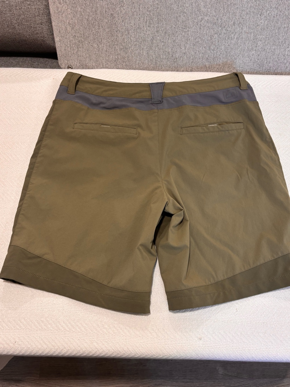 🔴REI Olive Green Zip-Pocket Bermuda Shorts - Picture 7 of 11